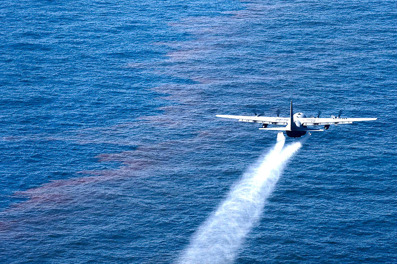 800px-C-130_support_oil_spill_cleanup