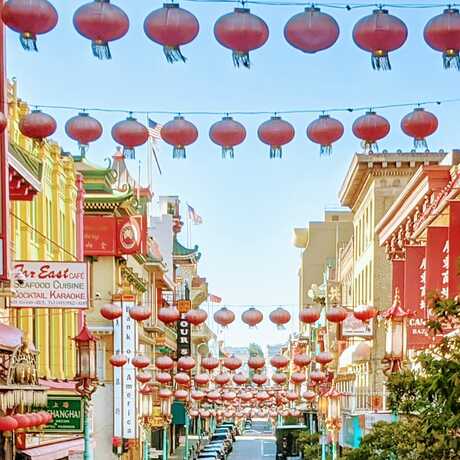 Red paper lanterns strung across the streets of San Francisco’s famous Chinatown [E. Magnaghi ©2022]