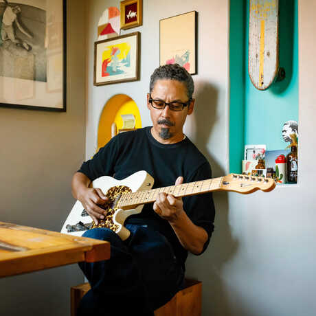 Tommy Guerrero playing electric guitar